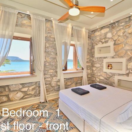 Villasonboard Rock Villa 3 Bed, 3 Bath, Jacuzzi, Seaside Ermióni Kültér fotó