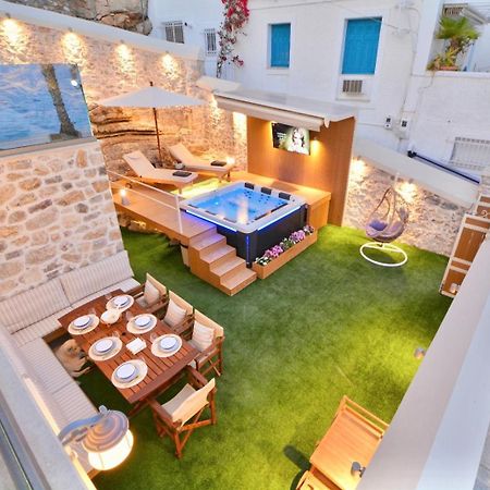 Villasonboard Rock Villa 3 Bed, 3 Bath, Jacuzzi, Seaside Ermióni Kültér fotó