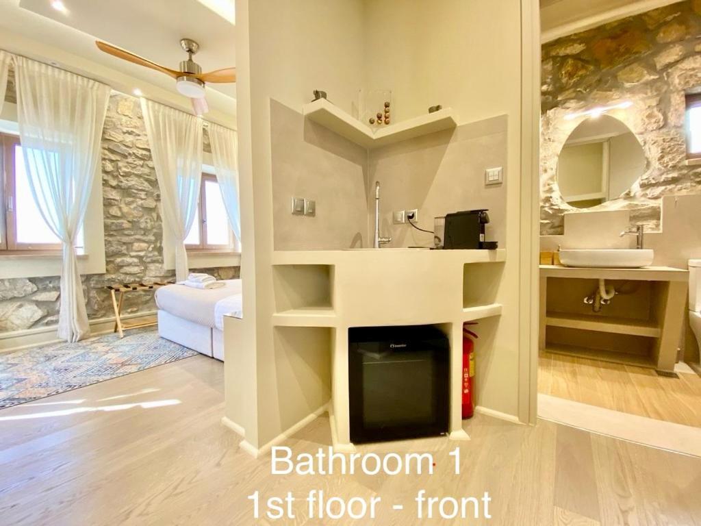 Villasonboard Rock Villa 3 Bed, 3 Bath, Jacuzzi, Seaside Ermióni Kültér fotó