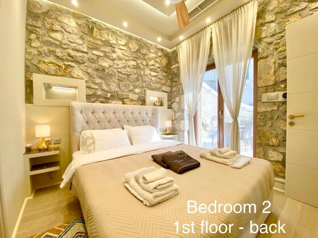 Villasonboard Rock Villa 3 Bed, 3 Bath, Jacuzzi, Seaside Ermióni Kültér fotó