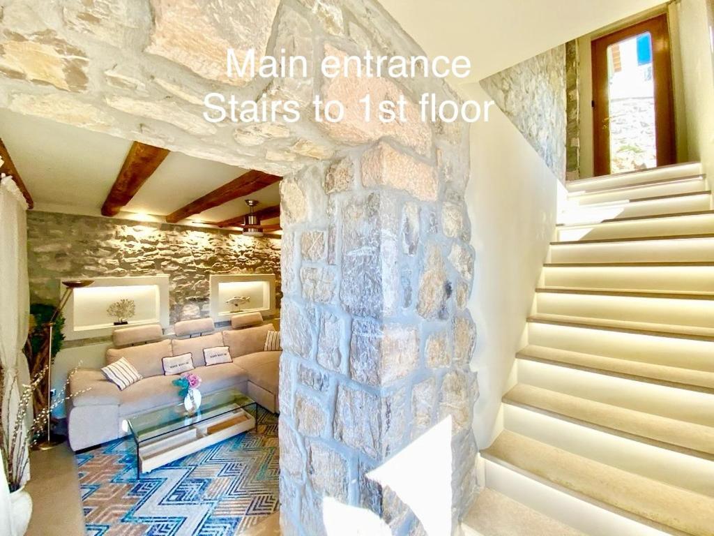 Villasonboard Rock Villa 3 Bed, 3 Bath, Jacuzzi, Seaside Ermióni Kültér fotó
