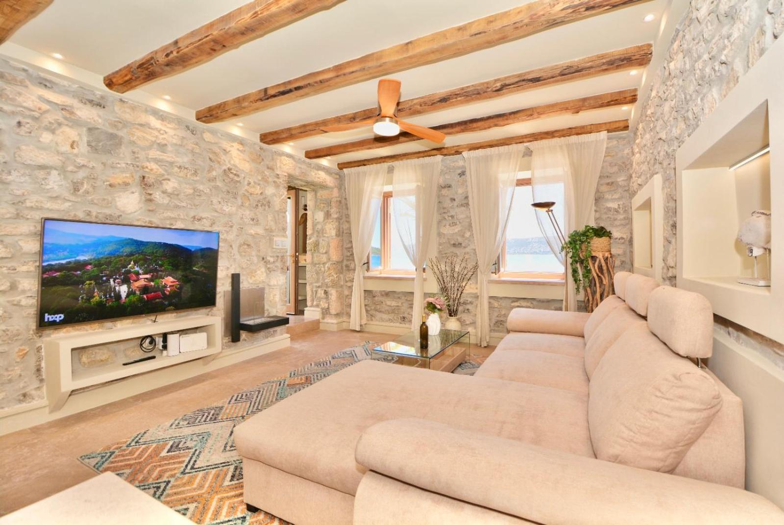 Villasonboard Rock Villa 3 Bed, 3 Bath, Jacuzzi, Seaside Ermióni Kültér fotó