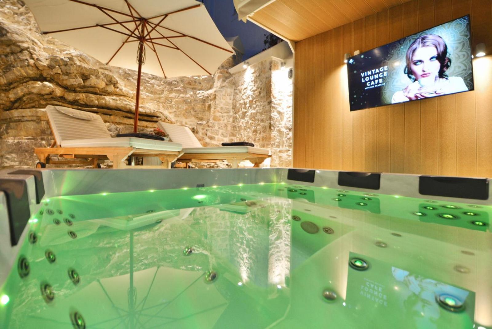 Villasonboard Rock Villa 3 Bed, 3 Bath, Jacuzzi, Seaside Ermióni Kültér fotó