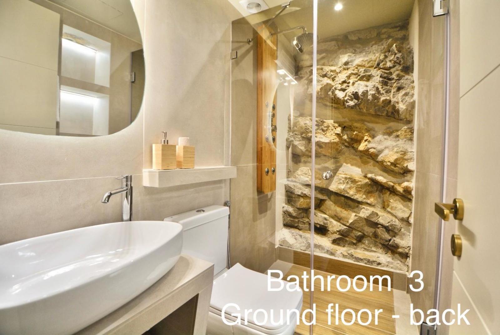Villasonboard Rock Villa 3 Bed, 3 Bath, Jacuzzi, Seaside Ermióni Kültér fotó