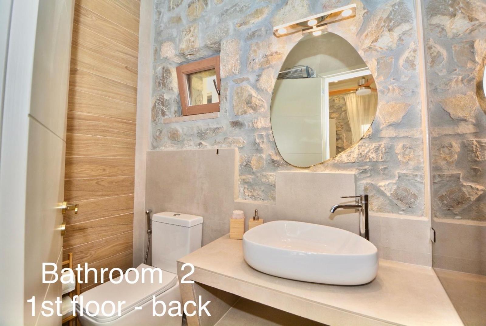 Villasonboard Rock Villa 3 Bed, 3 Bath, Jacuzzi, Seaside Ermióni Kültér fotó