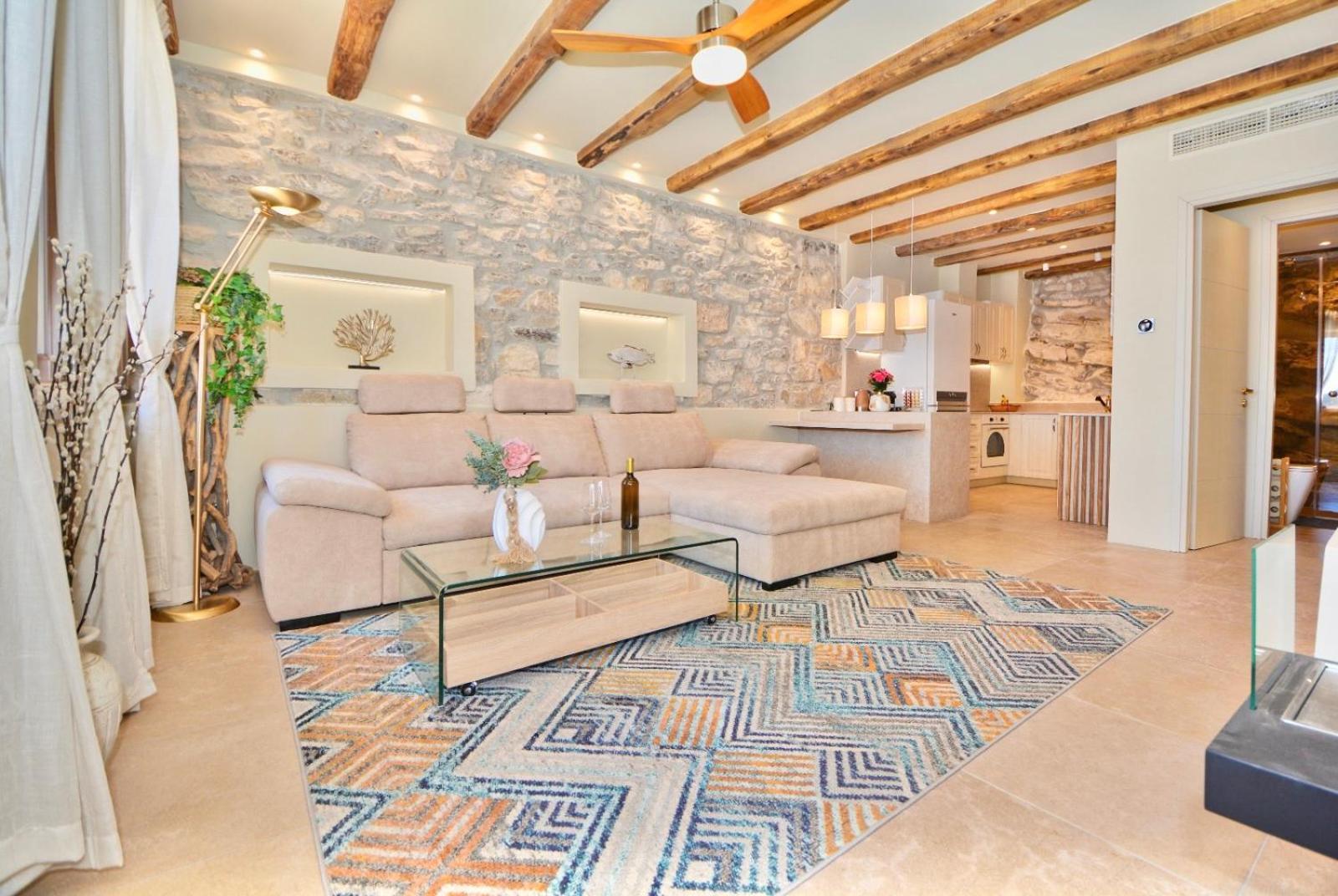 Villasonboard Rock Villa 3 Bed, 3 Bath, Jacuzzi, Seaside Ermióni Kültér fotó