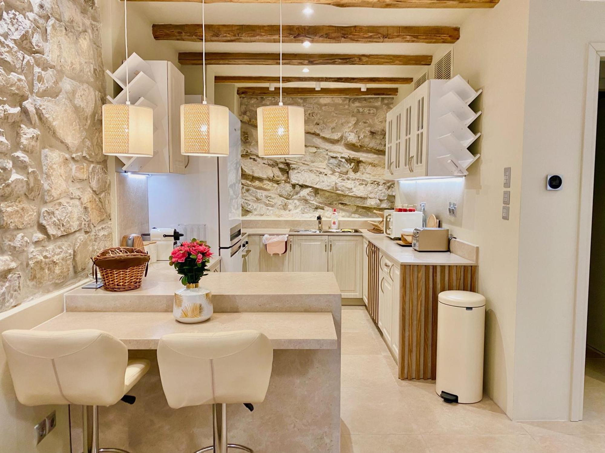 Villasonboard Rock Villa 3 Bed, 3 Bath, Jacuzzi, Seaside Ermióni Kültér fotó